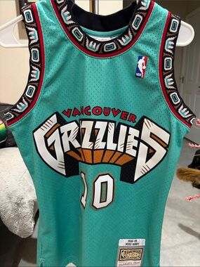Mitchell & Ness Teal Vancouver Grizzlies #10 Hardwood Classics Jersey